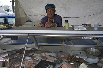 Goede Vissers viskraam op Biologische markt